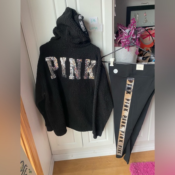 NWT Victoria Secret pink large bling sherpa and bling leggings, black - Main Image